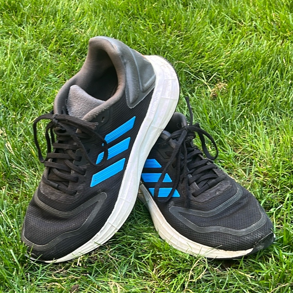 Black shoes with white bottoms. Black laces. Blue adidas logo. Mens Size 7.